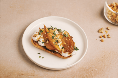 Batch Cooking Wohlfühlwoche Day 2: Burrata-Stullen mit karamellisierten Birnen und Walnüssen